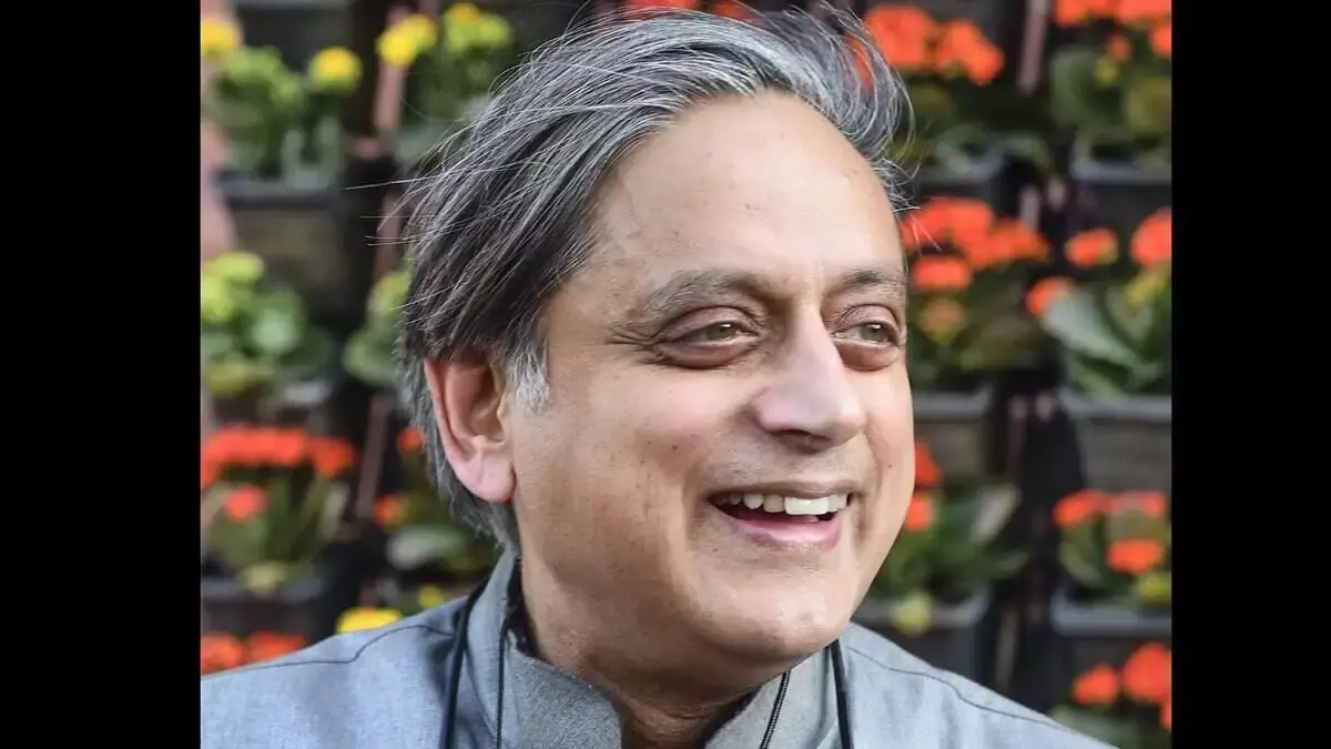 पश्चिम एशिया का संघर्ष भारत और दुनिया को नुकसान पहुँचा रहा है: थरूर पश्चिम एशिया का संघर्ष भारत और दुनिया को नुकसान पहुँचा रहा है: थरूर