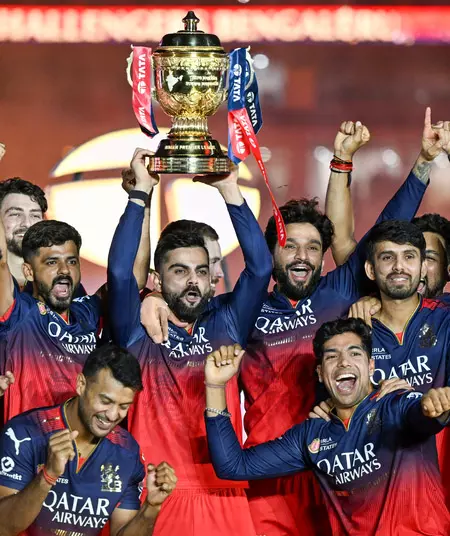 आरसीबी टीम संतुलित, अगले कुछ सीजन में फिर चैंपियन बनने में सक्षम: आर अश्विन आरसीबी टीम संतुलित, अगले कुछ सीजन में फिर चैंपियन बनने में सक्षम: आर अश्विन