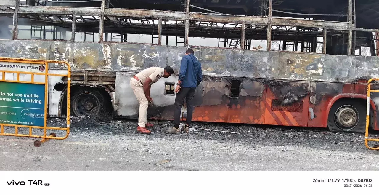 आंध्र प्रदेश में बस में लगी आग से ओडिशा के MLA मंगू खिल्ला समेत 40 यात्री बाल-बाल बचे आंध्र प्रदेश में बस में लगी आग से ओडिशा के MLA मंगू खिल्ला समेत 40 यात्री बाल-बाल बचे