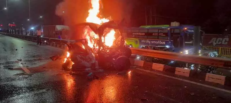 Panipat समालखा में वैन में आग लगने से महिला जिंदा जल गई Panipat समालखा में वैन में आग लगने से महिला जिंदा जल गई