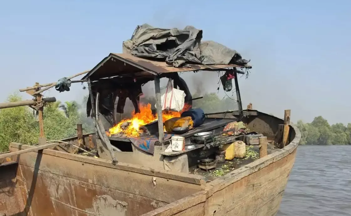 Mumbai: भिवंडी में रेत माफिया पर शिकंजा, 90 लाख की संपत्ति तोड़ी Mumbai: भिवंडी में रेत माफिया पर शिकंजा, 90 लाख की संपत्ति तोड़ी