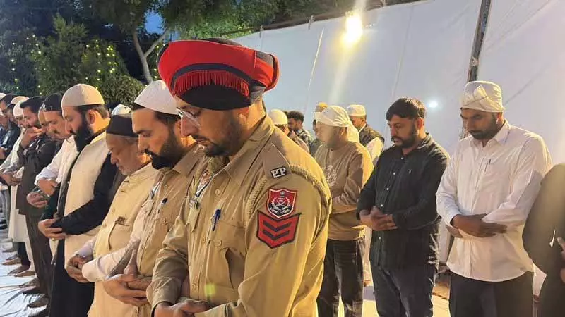 Eid-ul-Fitr: सांप्रदायिक सद्भाव की एक सुंदर मिसाल Eid-ul-Fitr: सांप्रदायिक सद्भाव की एक सुंदर मिसाल