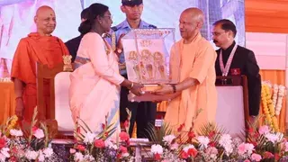 Ayodhya: रामनगरी में राष्ट्रपति के आगमन पर भव्य स्वागत Ayodhya: रामनगरी में राष्ट्रपति के आगमन पर भव्य स्वागत