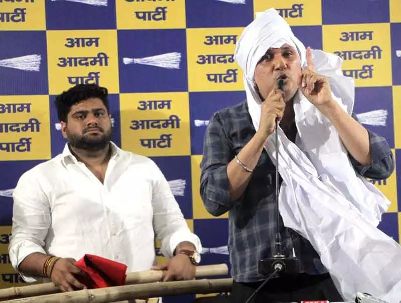 पालम अग्निकांड: दरवाज़ों पर डिजिटल लॉक से भागने में बाधा, जांच जारी पालम अग्निकांड: दरवाज़ों पर डिजिटल लॉक से भागने में बाधा, जांच जारी