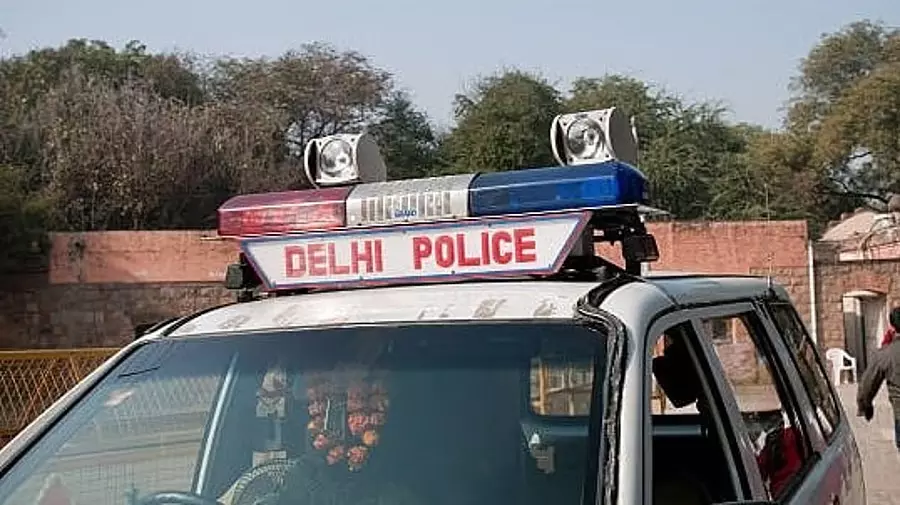Delhi : पुलिस ने कपिल सांगवान गैंग से जुड़े शार्पशूटर और हथियार सप्लायर को गिरफ्तार किया Delhi : पुलिस ने कपिल सांगवान गैंग से जुड़े शार्पशूटर और हथियार सप्लायर को गिरफ्तार किया