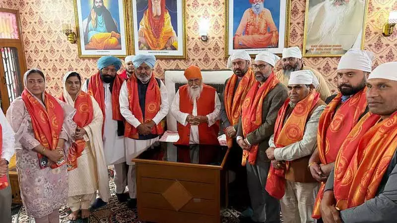 Punjab के मंत्री हरपाल चीमा ने डेरा बल्लां में गुरु रविदास अनुसंधान परियोजना का जायजा लिया Punjab के मंत्री हरपाल चीमा ने डेरा बल्लां में गुरु रविदास अनुसंधान परियोजना का जायजा लिया