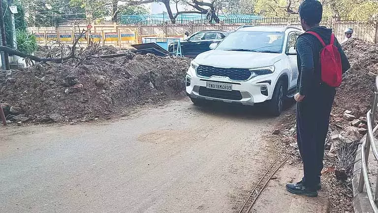 SWD के काम से Ormes Road संकरी हुई, Kilpauk में ट्रैफिक की समस्या बढ़ी SWD के काम से Ormes Road संकरी हुई, Kilpauk में ट्रैफिक की समस्या बढ़ी