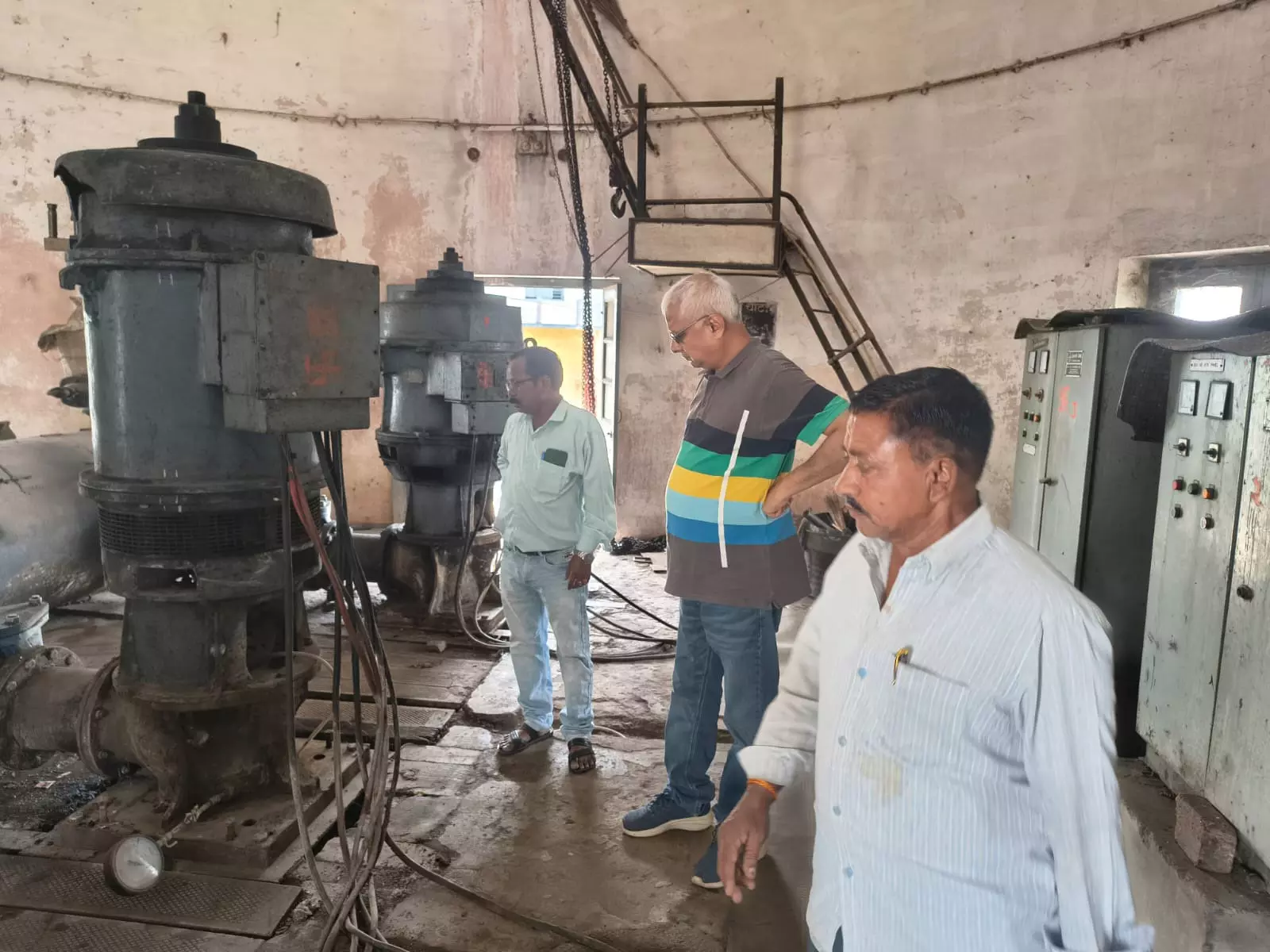 रायपुर निगम आयुक्त ने रॉ वाटर पंपों का किया निरीक्षण रायपुर निगम आयुक्त ने रॉ वाटर पंपों का किया निरीक्षण