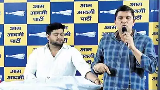 DELHI पालम अग्निकांड में आप, भाजपा ने आरोप-प्रत्यारोप का खेल खेला DELHI पालम अग्निकांड में आप, भाजपा ने आरोप-प्रत्यारोप का खेल खेला