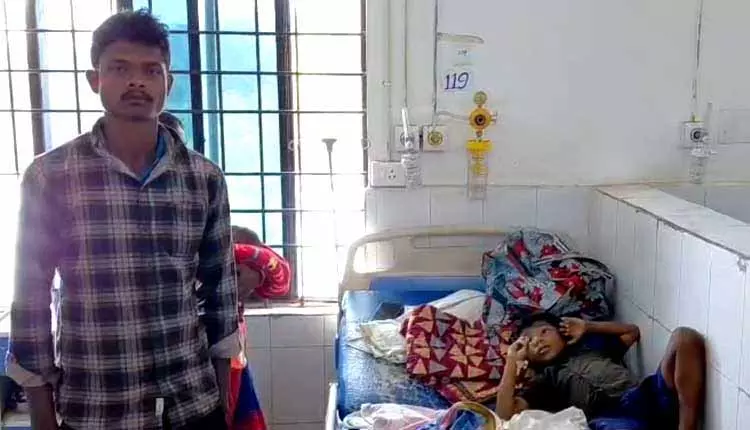 Keonjhar में सीनियर्स द्वारा कथित प्रताड़ना के कारण पहली कक्षा का छात्र गंभीर रूप से घायल Keonjhar में सीनियर्स द्वारा कथित प्रताड़ना के कारण पहली कक्षा का छात्र गंभीर रूप से घायल