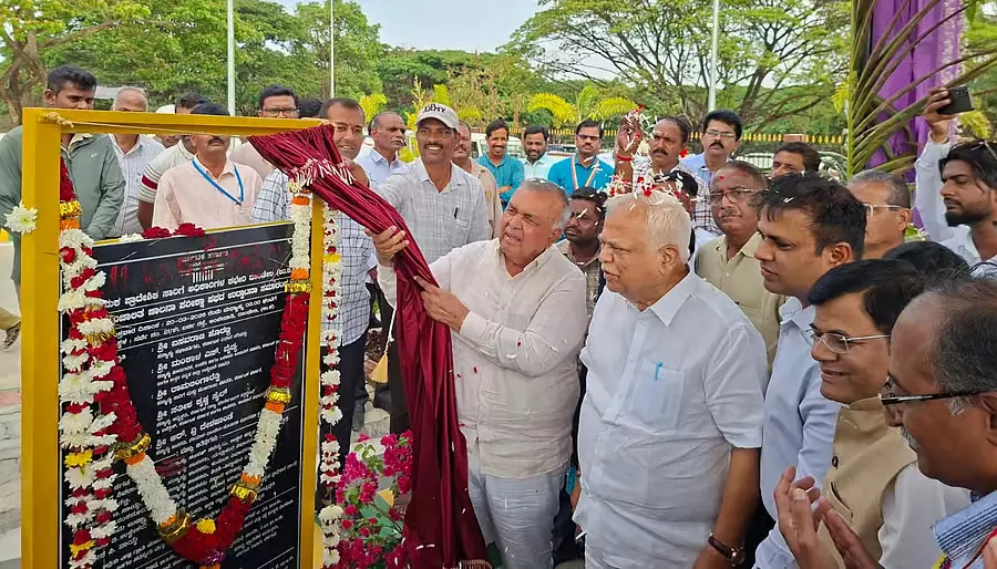 परिवहन मंत्री ने चेतावनी दी है कि अगर कोई बिचौलिया पाया गया तो RTO के खिलाफ कार्रवाई की जाएगी परिवहन मंत्री ने चेतावनी दी है कि अगर कोई बिचौलिया पाया गया तो RTO के खिलाफ कार्रवाई की जाएगी