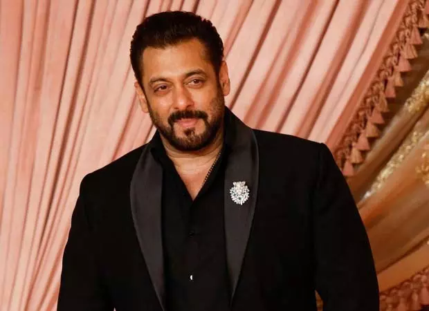 Salman Khan 2027 में दिल राजू और वामशी की एक्शन एंटरटेनर के साथ ईद पर वापसी करने का लक्ष्य Salman Khan 2027 में दिल राजू और वामशी की एक्शन एंटरटेनर के साथ ईद पर वापसी करने का लक्ष्य
