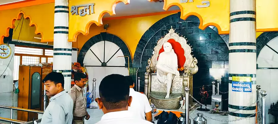 Karnataka : सौगंधिपुर के साईं मंदिर में चोरी, मामला दर्ज Karnataka : सौगंधिपुर के साईं मंदिर में चोरी, मामला दर्ज