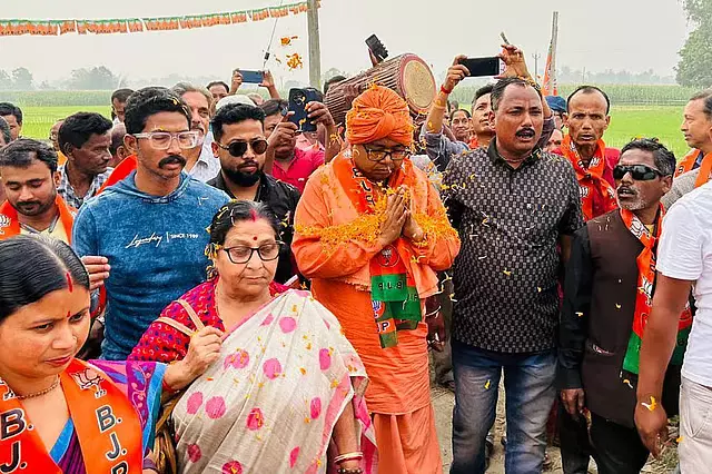 BJP से लड़ रहे हैं चुनाव: स्वामी उत्पल महाराज को भारत सेवाश्रम संघ से निकाला गया BJP से लड़ रहे हैं चुनाव: स्वामी उत्पल महाराज को भारत सेवाश्रम संघ से निकाला गया