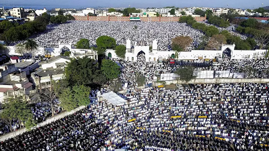 Eid के मौके पर मध्य प्रदेश में शिया मुसलमानों ने खमेनेई की हत्या की निंदा की Eid के मौके पर मध्य प्रदेश में शिया मुसलमानों ने खमेनेई की हत्या की निंदा की