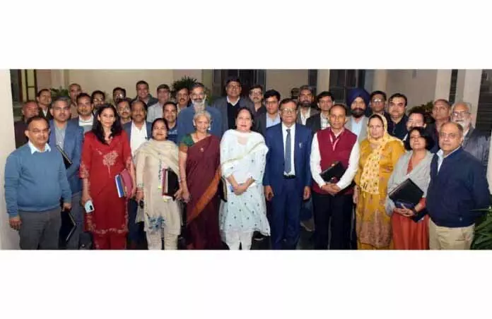 अकादमिक परिषद ने SMVDU के अकादमिक पोर्टफोलियो के विस्तार पर चर्चा की अकादमिक परिषद ने SMVDU के अकादमिक पोर्टफोलियो के विस्तार पर चर्चा की