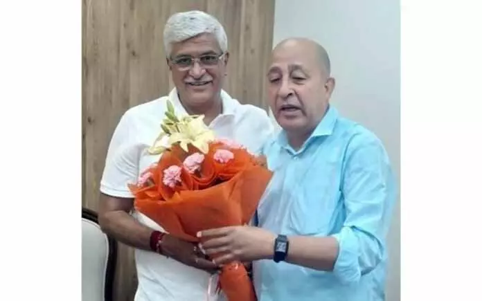 Shaheen ने केंद्रीय मंत्री से मुलाक़ात की, विशेष पैकेज की मांग की Shaheen ने केंद्रीय मंत्री से मुलाक़ात की, विशेष पैकेज की मांग की