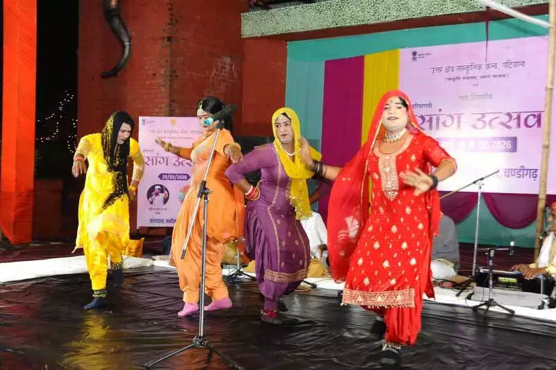 बारिश भी नहीं डाल पाई खलल, Chandigarh में सांग कलाकारों ने दर्शकों को मंत्रमुग्ध किया बारिश भी नहीं डाल पाई खलल, Chandigarh में सांग कलाकारों ने दर्शकों को मंत्रमुग्ध किया
