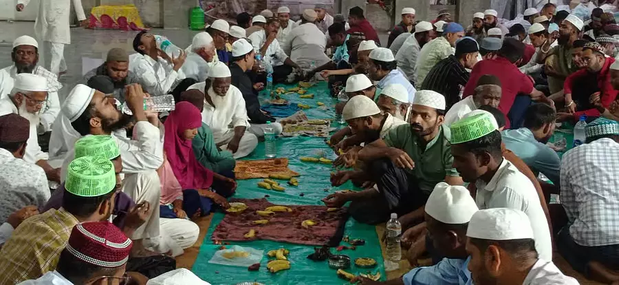 रमज़ान का रोज़ा समाप्त: Eid आज फिर खुशियाँ लेकर आई रमज़ान का रोज़ा समाप्त: Eid आज फिर खुशियाँ लेकर आई