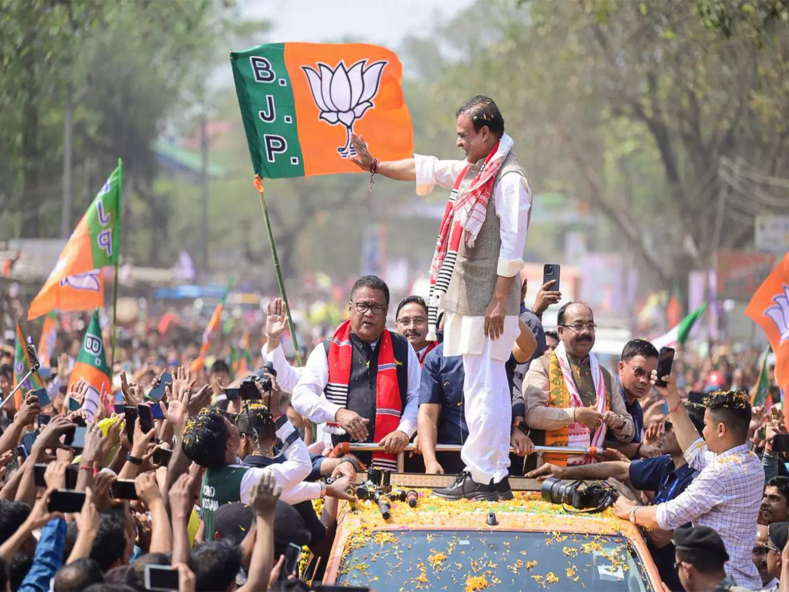असम चुनाव: BJP ने दलगांव और सिसिरबोरगांव से दो उम्मीदवारों की दूसरी लिस्ट जारी की असम चुनाव: BJP ने दलगांव और सिसिरबोरगांव से दो उम्मीदवारों की दूसरी लिस्ट जारी की