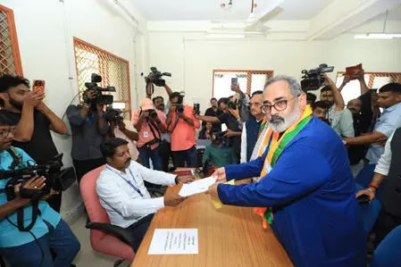 केरल चुनाव: भाजपा उम्मीदवार राजीव चंद्र शेखर ने नेमोम से भरा नामांकन पत्र, मुकाबला होगा दिलचस्प केरल चुनाव: भाजपा उम्मीदवार राजीव चंद्र शेखर ने नेमोम से भरा नामांकन पत्र, मुकाबला होगा दिलचस्प