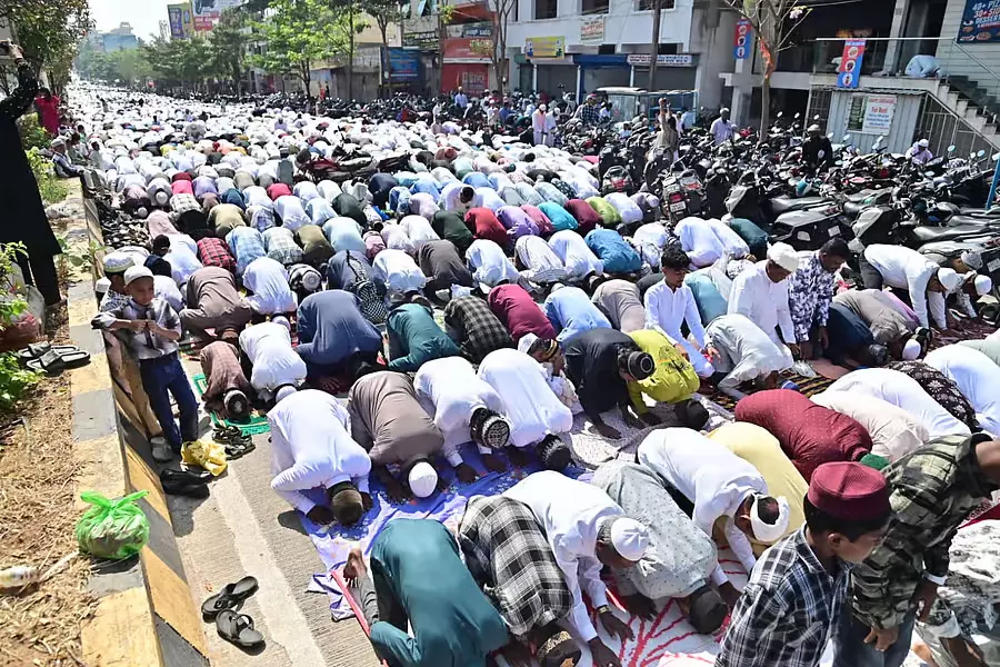 Davanagere : ईद-उल-फितर का जश्न, सामूहिक नमाज़ Davanagere : ईद-उल-फितर का जश्न, सामूहिक नमाज़
