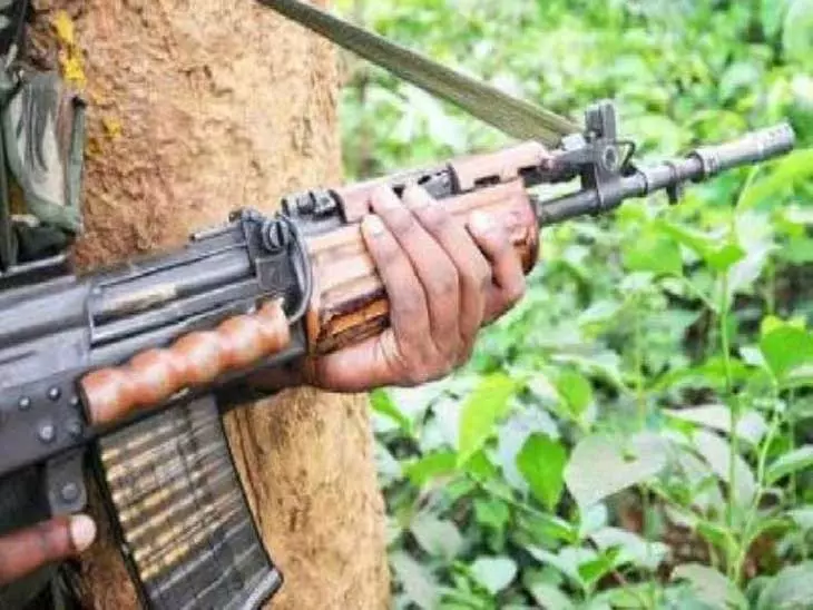 दो नक्सली गिरफ्तार, 40 किलोग्राम विस्फोटक के साथ बड़ी मात्रा में हथियार बरामद दो नक्सली गिरफ्तार, 40 किलोग्राम विस्फोटक के साथ बड़ी मात्रा में हथियार बरामद