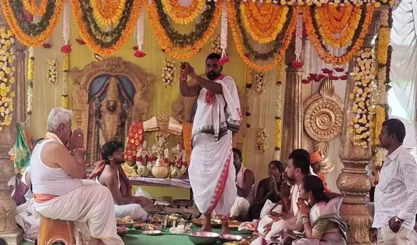 Venkateswara Swamy का भव्य विवाह, घुड़सवारी के साथ Venkateswara Swamy का भव्य विवाह, घुड़सवारी के साथ