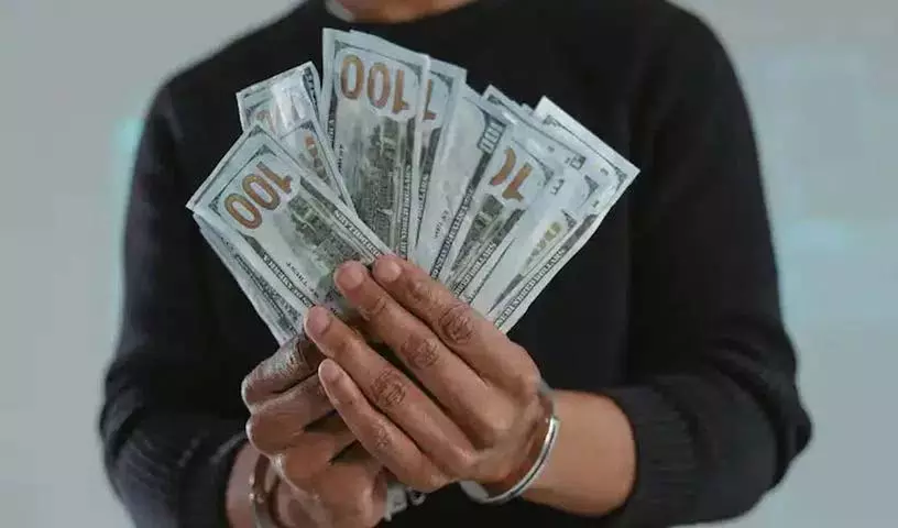 एक व्यक्ति ने NY के छह बैंकों में लूट की, लेकिन उसके हाथ सिर्फ़ $605 ही लगे एक व्यक्ति ने NY के छह बैंकों में लूट की, लेकिन उसके हाथ सिर्फ़ $605 ही लगे