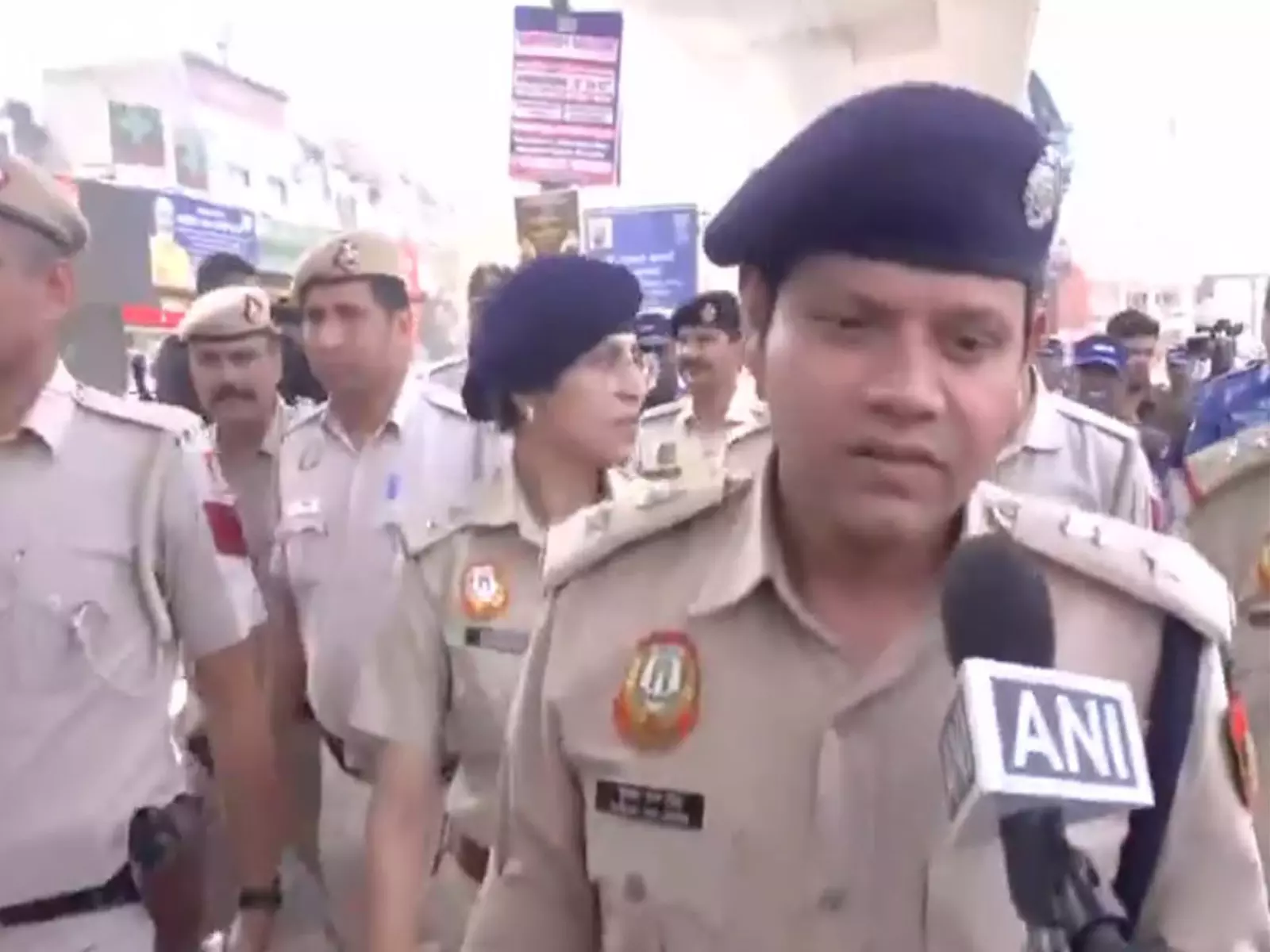 दिल्ली पुलिस ने लोगों से अफवाहों पर ध्यान न देने की अपील की, Uttam Nagar में सुरक्षा बढ़ाई दिल्ली पुलिस ने लोगों से अफवाहों पर ध्यान न देने की अपील की, Uttam Nagar में सुरक्षा बढ़ाई