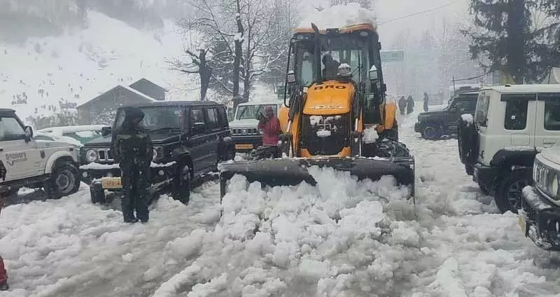 Himachal: भारी बर्फबारी से लाहौल-स्पीति ठप Himachal: भारी बर्फबारी से लाहौल-स्पीति ठप