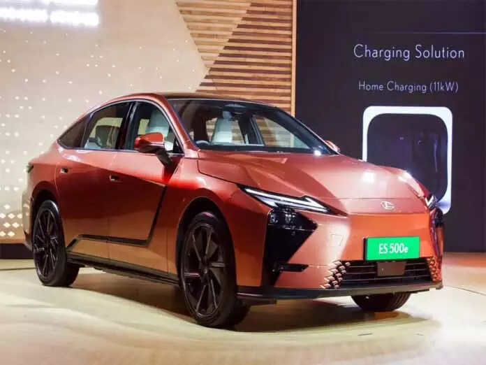 Lexus ने भारत में अपना पहला बैटरी इलेक्ट्रिक मॉडल ES500e लॉन्च किया Lexus ने भारत में अपना पहला बैटरी इलेक्ट्रिक मॉडल ES500e लॉन्च किया