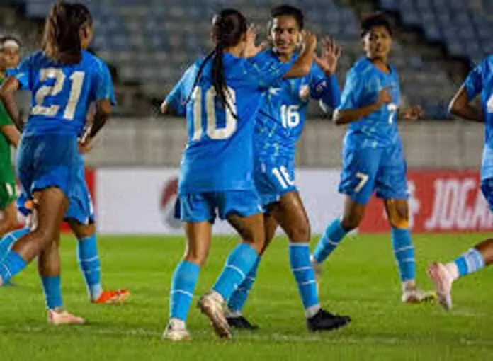 एशियाई कप के लिए भारत की U20 महिला टीम थाईलैंड पहुंची एशियाई कप के लिए भारत की U20 महिला टीम थाईलैंड पहुंची