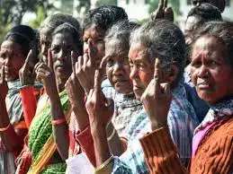 चुनावी राजनीति में ‘War Rooms’ और पेशेवर रणनीतिकारों का बढ़ता प्रभाव चुनावी राजनीति में ‘War Rooms’ और पेशेवर रणनीतिकारों का बढ़ता प्रभाव