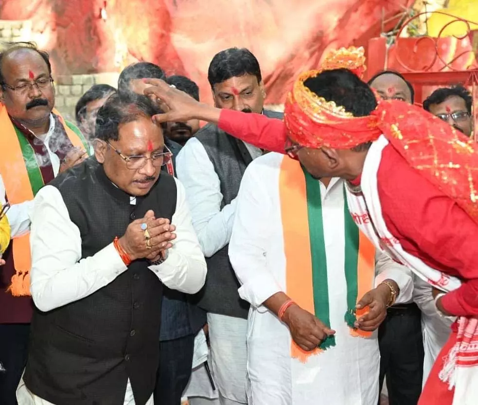 CM सा ने कुदरगढ़ी माता मंदिर में पूजा-अर्चना की CM सा ने कुदरगढ़ी माता मंदिर में पूजा-अर्चना की