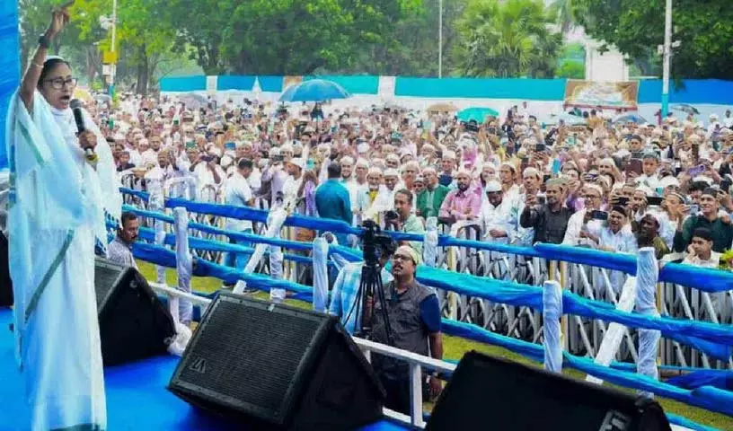 सबसे बड़ा घुसपैठिया मोदी हैं... बंगाल की मुख्यमंत्री Mamata ने प्रधानमंत्री की कड़ी आलोचना की सबसे बड़ा घुसपैठिया मोदी हैं... बंगाल की मुख्यमंत्री Mamata ने प्रधानमंत्री की कड़ी आलोचना की