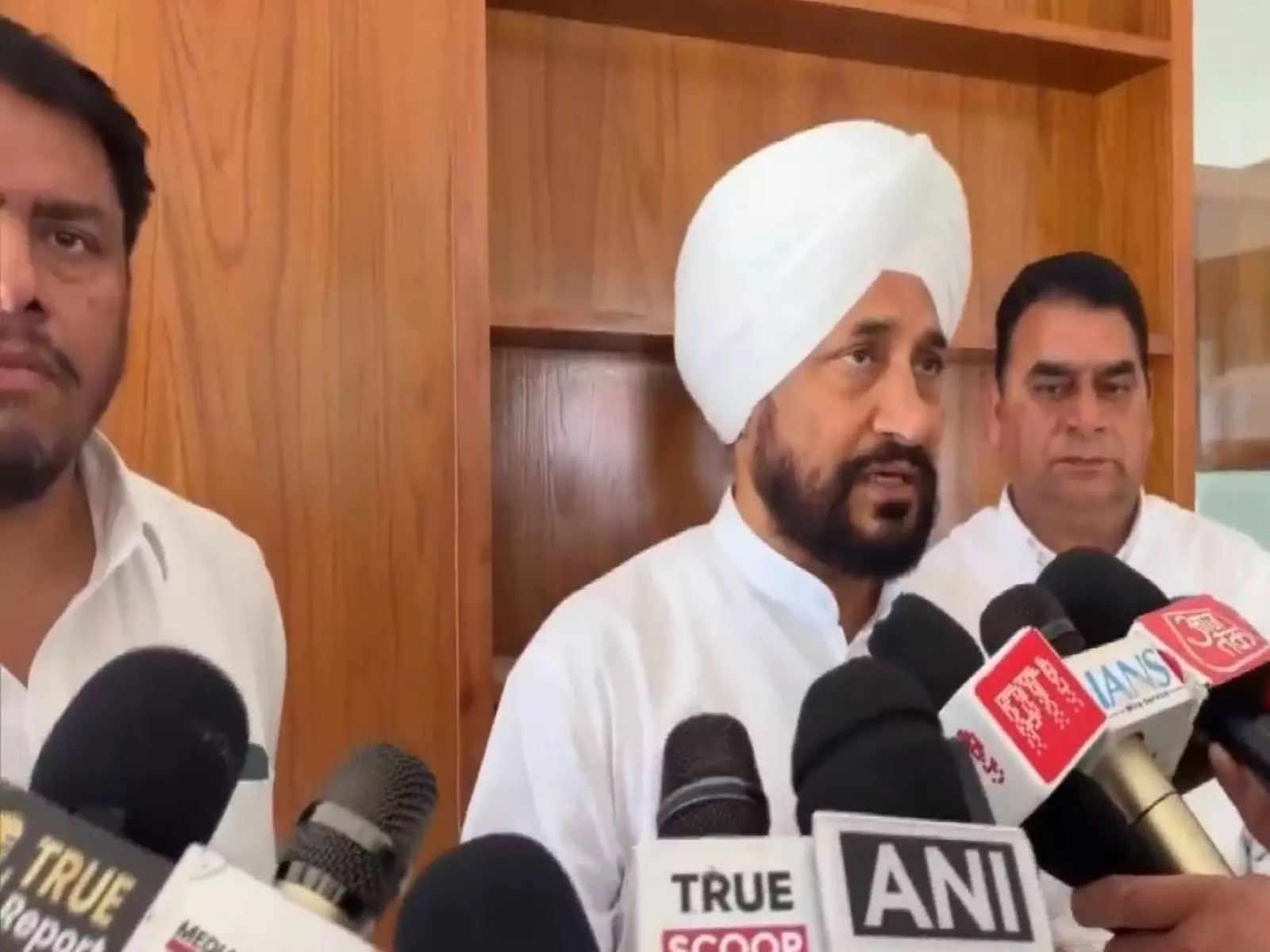 पंजाब: चरजीत चन्नी ने गगनदीप रंधावा की आत्महत्या की CBI जांच की मांग की पंजाब: चरजीत चन्नी ने गगनदीप रंधावा की आत्महत्या की CBI जांच की मांग की