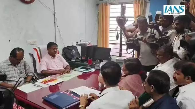 अरनमुला विधानसभा: लेफ्ट फ्रंट की उम्मीदवार वीणा जॉर्ज ने नामांकन दाखिल किया अरनमुला विधानसभा: लेफ्ट फ्रंट की उम्मीदवार वीणा जॉर्ज ने नामांकन दाखिल किया