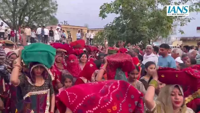 नीमका ठाना में गंगौर महोत्सव: कोटड़ी शाही महल से पृथ्वीराज मंदिर तक भव्य जुलूस नीमका ठाना में गंगौर महोत्सव: कोटड़ी शाही महल से पृथ्वीराज मंदिर तक भव्य जुलूस