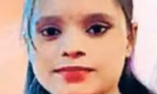 पत्नी को चाकू गोदकर पति फरार, घरेलू विवाद में खून पत्नी को चाकू गोदकर पति फरार, घरेलू विवाद में खून