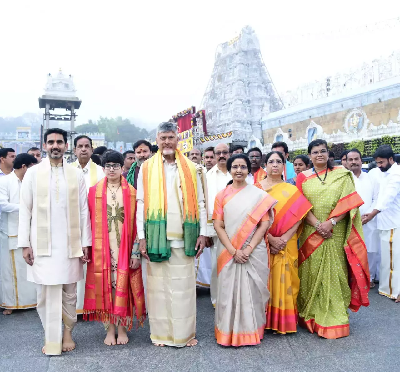 Andhra: नायडू चाहते हैं कि TTD मंदिर टेक-ड्रिवन स्पिरिचुअल हब बनें Andhra: नायडू चाहते हैं कि TTD मंदिर टेक-ड्रिवन स्पिरिचुअल हब बनें