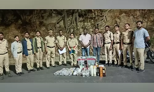 Hyderabad: पहाड़ी शरीफ़ के पास शराब की 39 अवैध बोतलें ज़ब्त