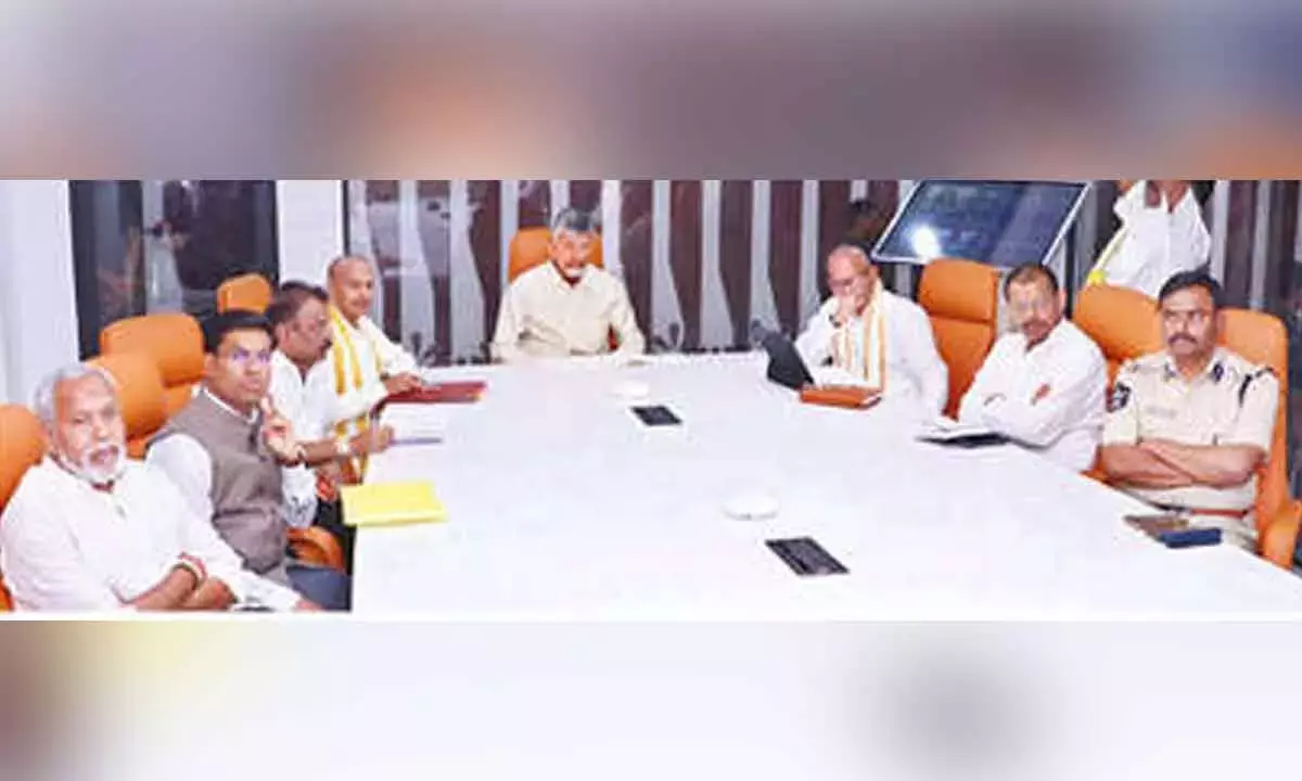 CM नायडू ने TTD मंदिरों के तकनीकी-आधारित बदलाव का आह्वान किया CM नायडू ने TTD मंदिरों के तकनीकी-आधारित बदलाव का आह्वान किया