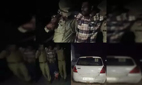 पुलिस ने मुठभेड़ में तेल चोर को किया गिरफ्तार, बिजली के ट्रांसफार्मरों से तेल चोरी करता था पुलिस ने मुठभेड़ में तेल चोर को किया गिरफ्तार, बिजली के ट्रांसफार्मरों से तेल चोरी करता था