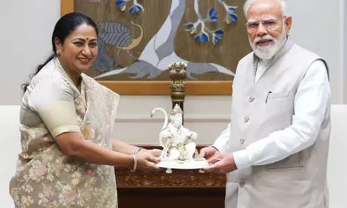 Delhi की सीएम रेखा गुप्ता ने पीएम नरेंद्र मोदी से मुलाकात की Delhi की सीएम रेखा गुप्ता ने पीएम नरेंद्र मोदी से मुलाकात की