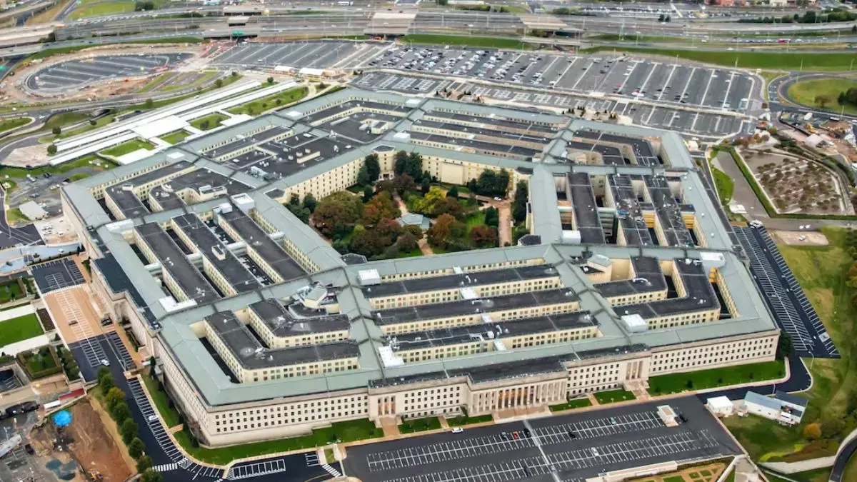 Pentagon ईरान पर ज़मीनी हमले की रणनीति तैयार, जबकि ट्रंप ज़मीनी सैनिकों के विकल्पों पर विचार कर रहे Pentagon ईरान पर ज़मीनी हमले की रणनीति तैयार, जबकि ट्रंप ज़मीनी सैनिकों के विकल्पों पर विचार कर रहे