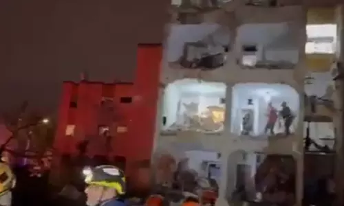 LIVE वीडियो: ईरान ने इजरायल पर बरसाईं मिसाइलें, सैकड़ों की मौत का दावा LIVE वीडियो: ईरान ने इजरायल पर बरसाईं मिसाइलें, सैकड़ों की मौत का दावा