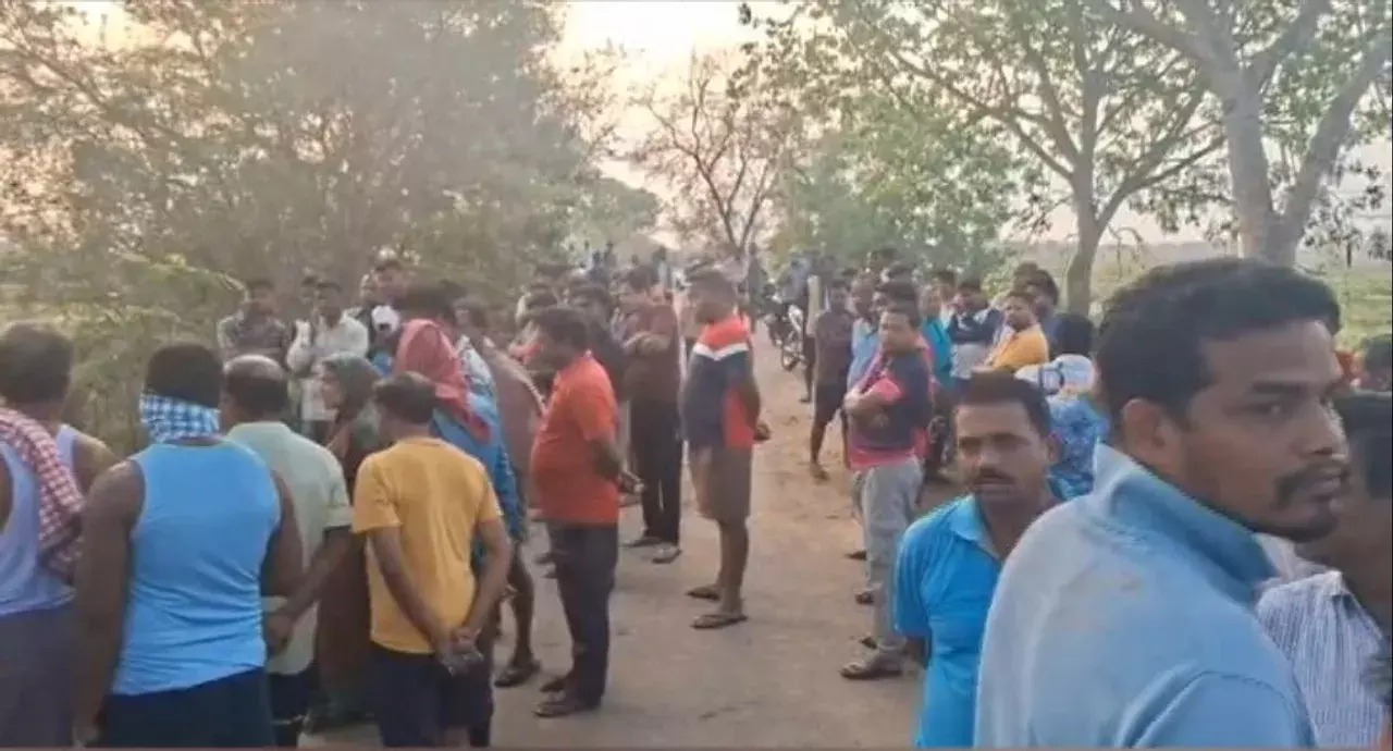 Odisha: फंदे से लटका मिला मछली व्यापारी, पुरी पुलिस मामले की जांच में Odisha: फंदे से लटका मिला मछली व्यापारी, पुरी पुलिस मामले की जांच में