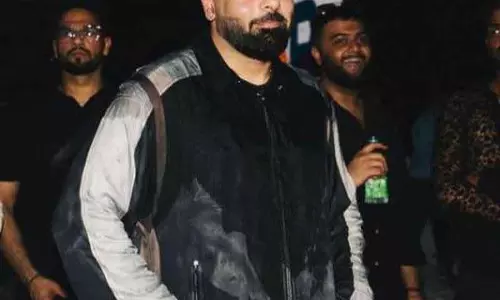 Chandigarh बादशाह के गाने टैटरी पर विवाद: रैपर ने कहा- मुकाबले के कारण अश्लील बोल इस्तेमाल किए Chandigarh बादशाह के गाने टैटरी पर विवाद: रैपर ने कहा- मुकाबले के कारण अश्लील बोल इस्तेमाल किए