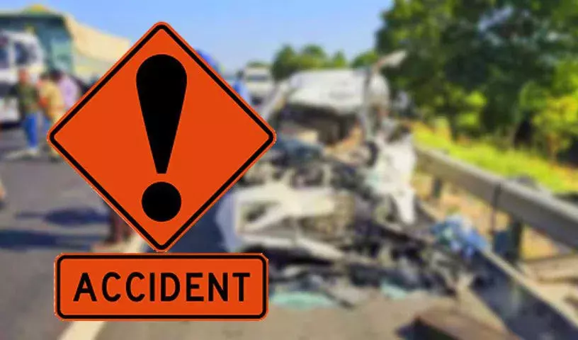 Hyderabad में सड़क हादसों का सिलसिला, दो मौतें और छह घायल Hyderabad में सड़क हादसों का सिलसिला, दो मौतें और छह घायल